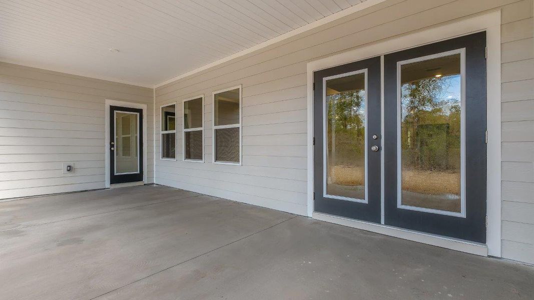 Representative exterior details of a home built from the The Mckenzie by D.R. Horton in Greystone, Crawfordville (Image 4).