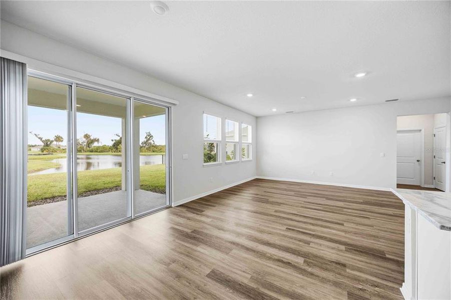 Spacious, unfurnished interior of a new home in Coddington, Bradenton (Image 21).