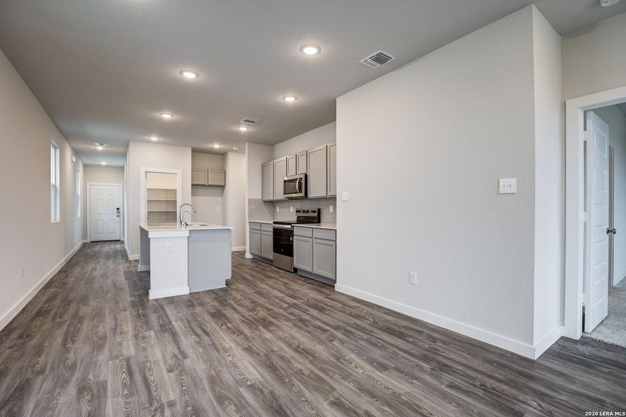 Spacious, unfurnished interior of a new home in Park Place, New Braunfels (Image 13).
