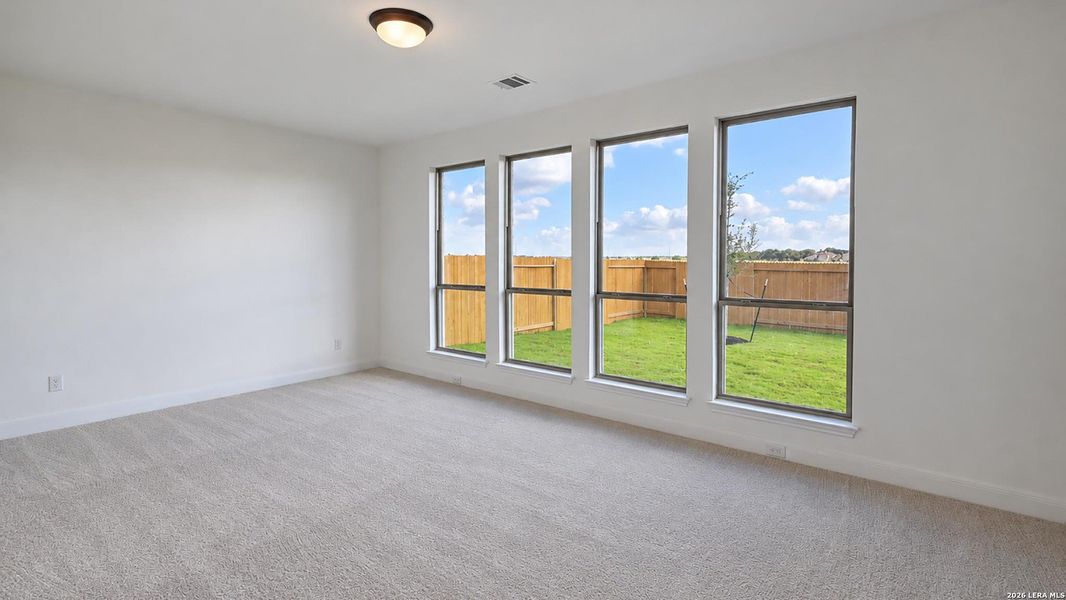 Spacious, unfurnished interior of a new home in Meadows of Mill Creek, Seguin (Image 25).