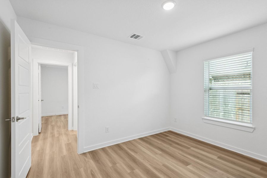 Spacious, unfurnished interior of a new home in Miller's Pond, Rosenberg (Image 21).