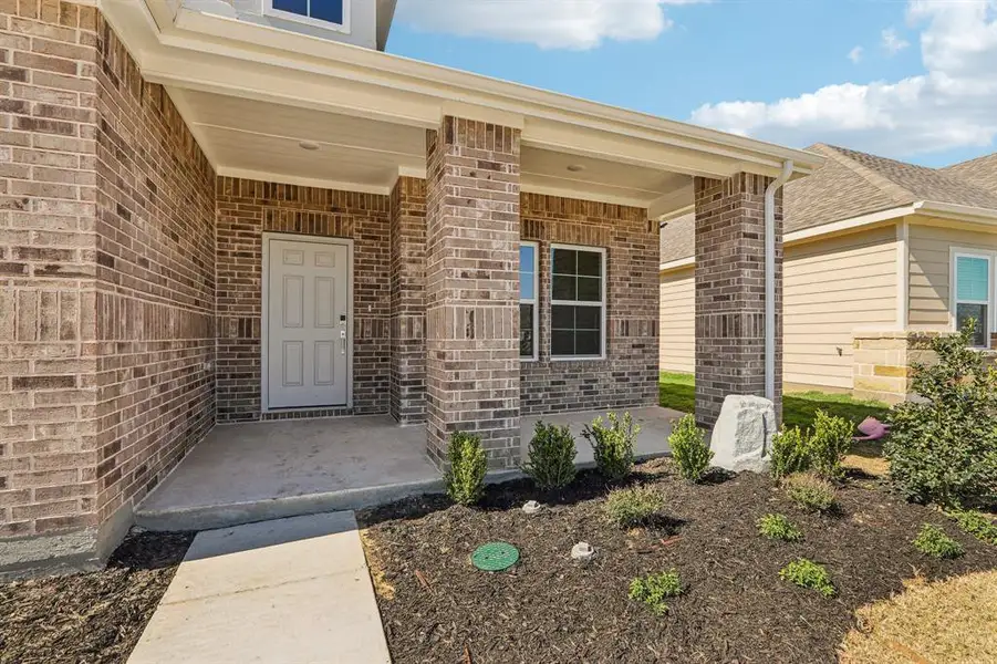 Exterior details and patio area of a home in Hickory Hill, Sherman (Image 4).