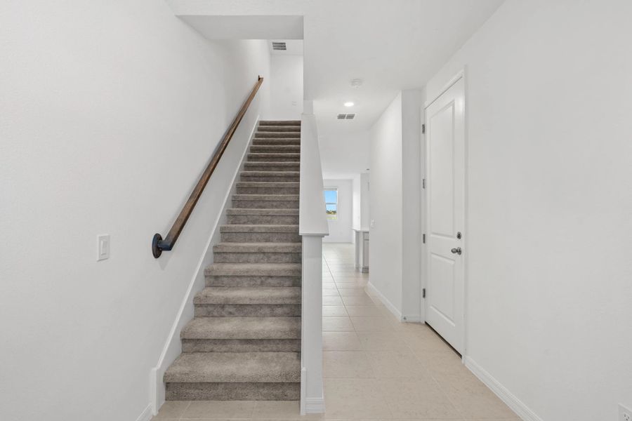 Spacious, unfurnished interior of a new home in Catamaran Cove, Rockledge (Image 23).