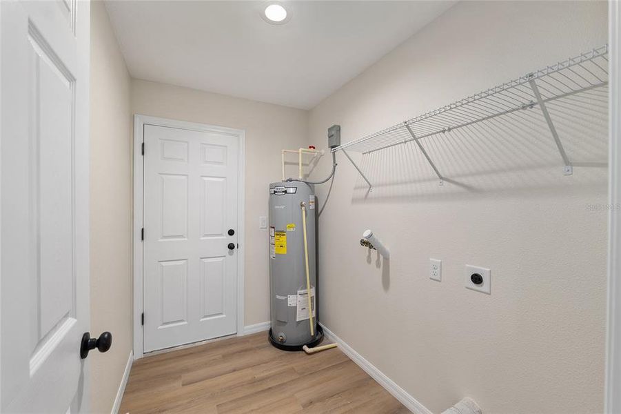 Spacious, unfurnished interior of a new home in , Dunnellon (Image 33).