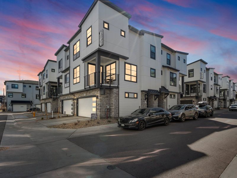 Condo located in Denver, CO showcasing its design and architecture (Image 4). Condo located in Denver, CO showcasing its design and architecture (Image 4).