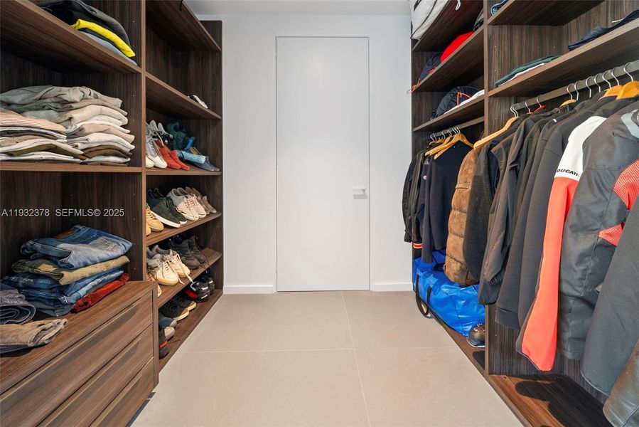 Close-up of interior finishes inside a home in , Hallandale Beach (Image 22).