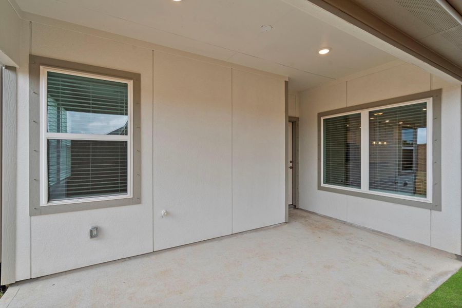 Exterior details and patio area of a home in Meridiana, Manvel (Image 19).