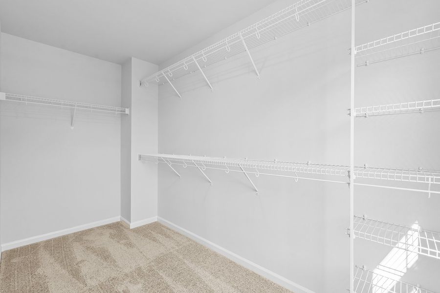 Spacious, unfurnished interior of a new home in Fieldstone, Lexington (Image 43).