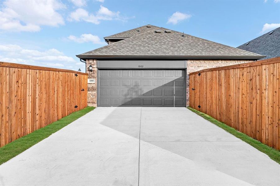 Exterior details and patio area of a home in Tarrytown, Crowley (Image 21).