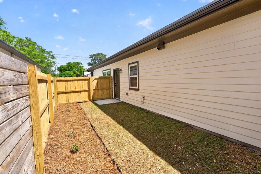 Exterior details and patio area of a home in , North Charleston (Image 26).