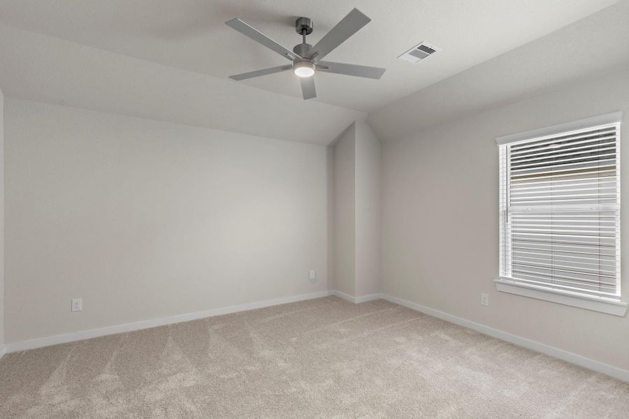 Spacious, unfurnished interior of a new home in Barton Creek Ranch, Conroe (Image 32).
