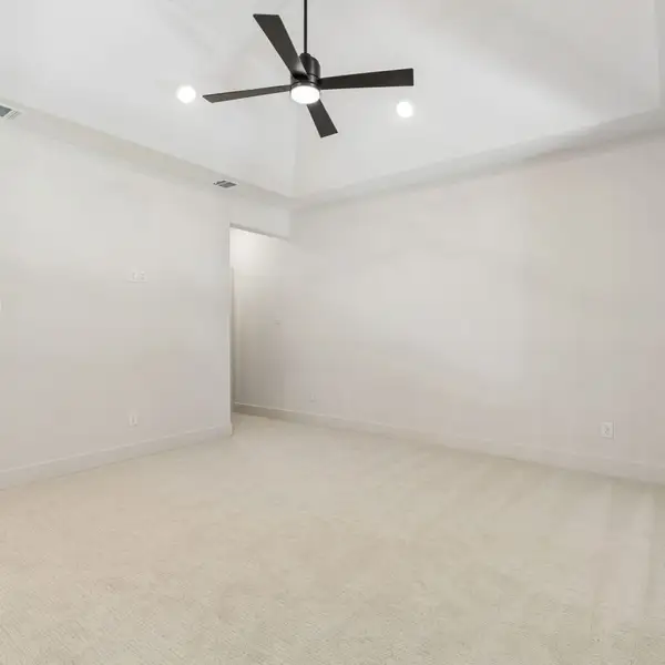 Spacious, unfurnished interior of a new home in StarView, Prosper (Image 64).