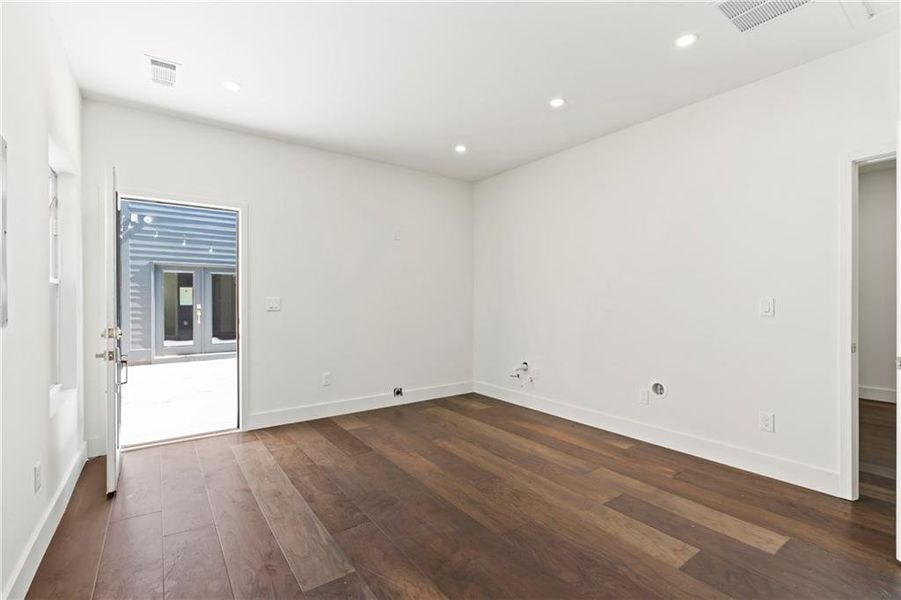Spacious, unfurnished interior of a new home in , Atlanta (Image 51). Spacious, unfurnished interior of a new home in , Atlanta (Image 51).