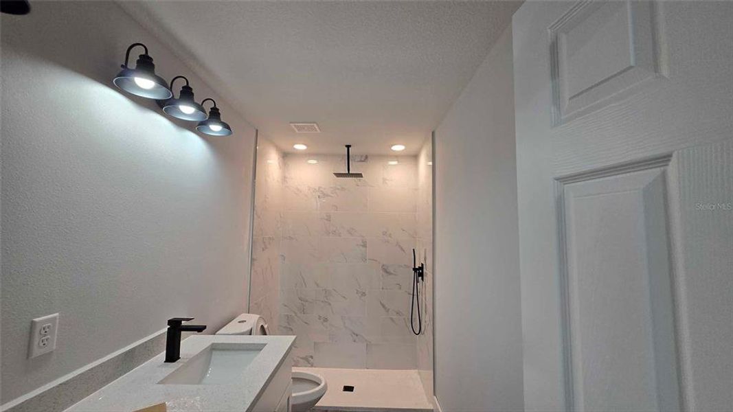 Furnished interior view inside a new home in , Dunnellon (Image 14).