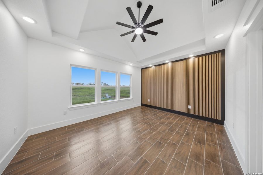Spacious, unfurnished interior of a new home in , Floresville (Image 31).