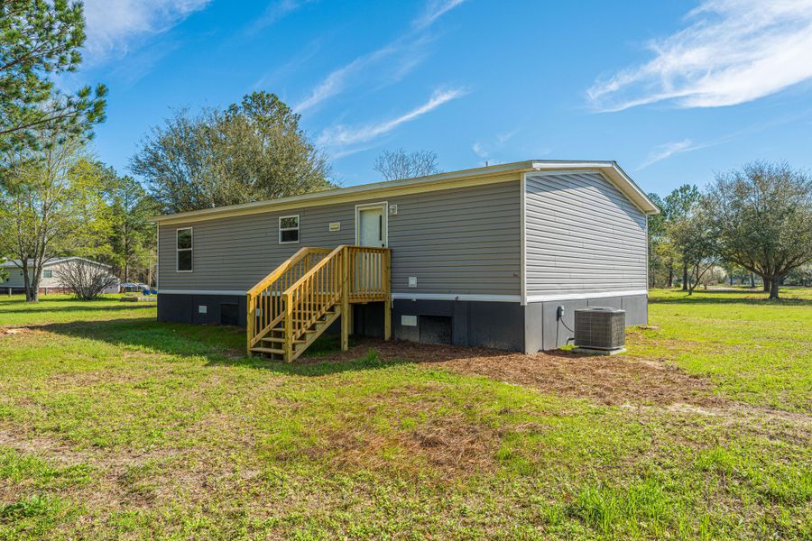 Exterior details and patio area of a home in , Eutawville (Image 27).