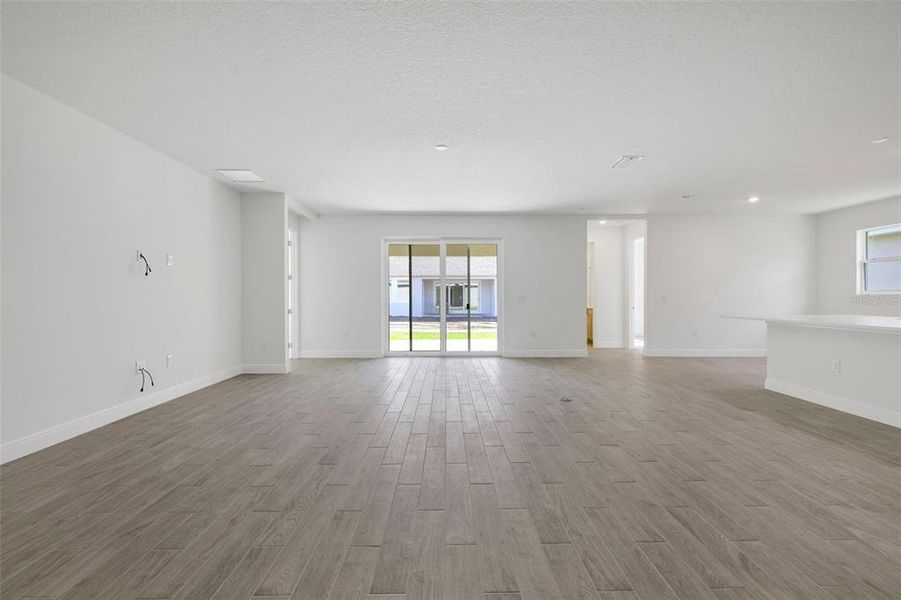Spacious, unfurnished interior of a new home in Angeline, Land O' Lakes (Image 26).