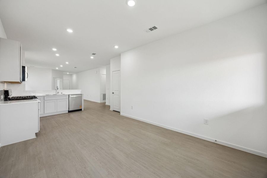 Spacious, unfurnished interior of a new home in Crosby Farms, Crosby (Image 21).