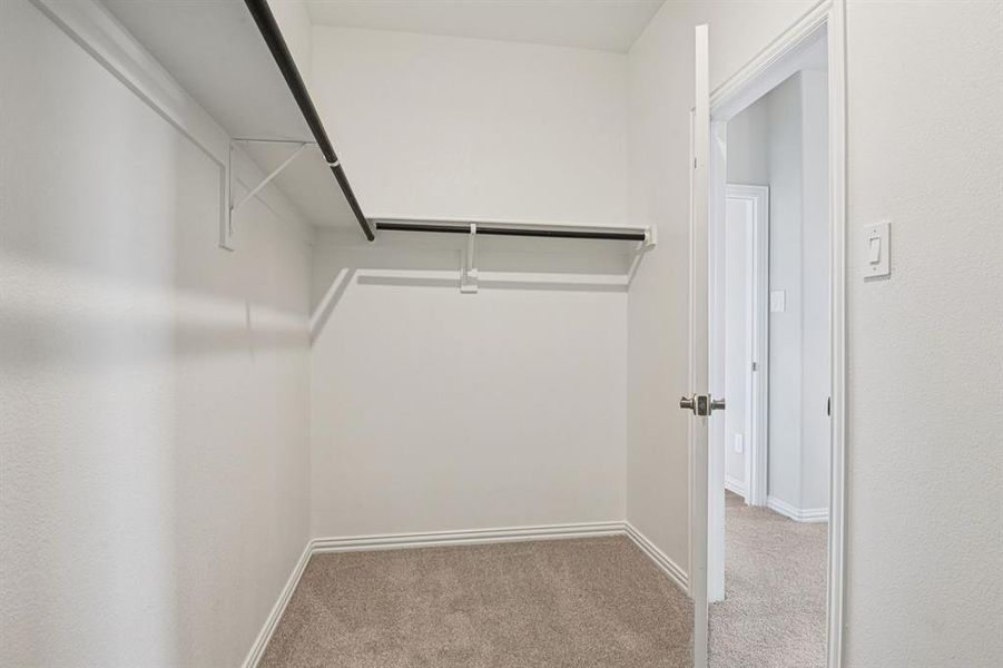 Spacious, unfurnished interior of a new home in Stonehaven, Seagoville (Image 22).