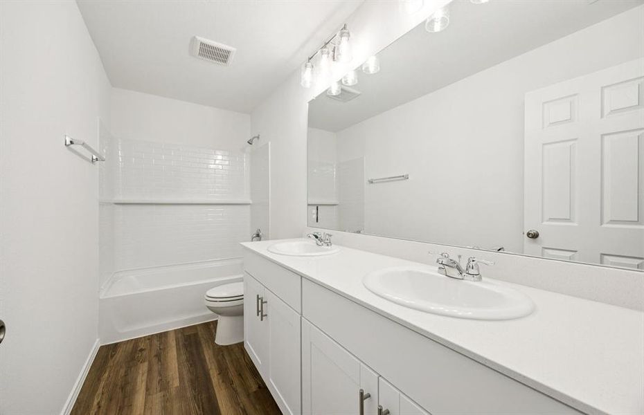 Spacious secondary bathroom Spacious secondary bathroom