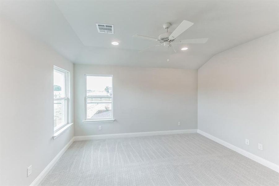 Unfurnished room featuring carpet floors and ceiling fan