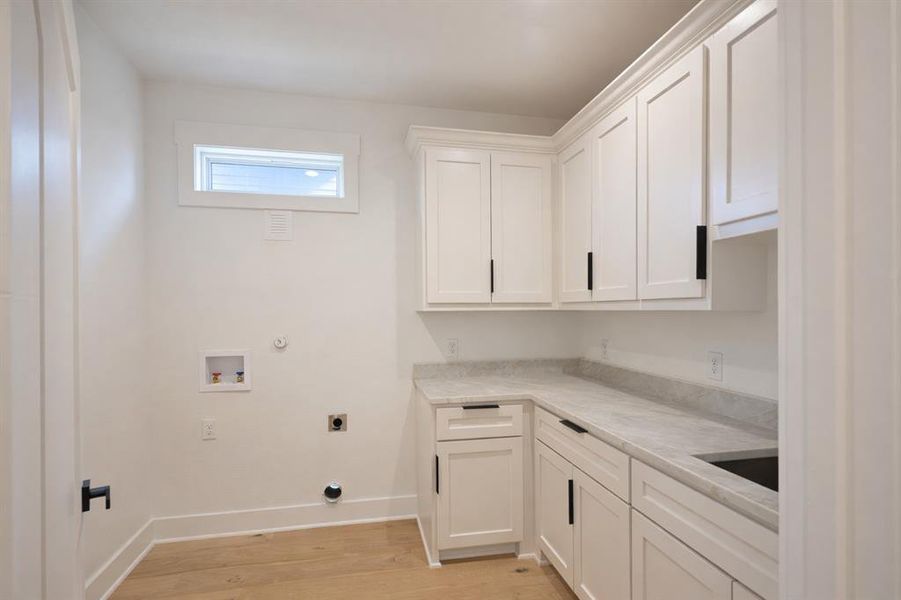 Furnished interior view inside a new home in , Pottsboro (Image 9).