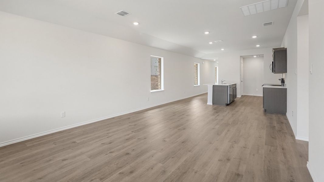 Spacious, unfurnished interior of a new home in Blaire Lake, Tyler (Image 14).