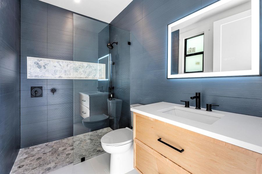 Spacious, unfurnished interior of a new home in , Lake Worth (Image 19).