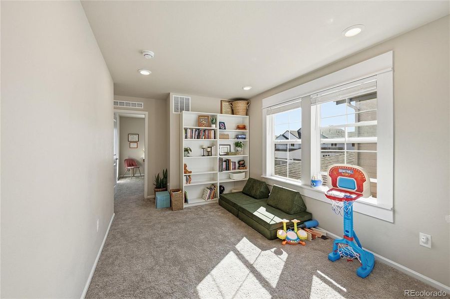 Upstairs loft / flex space