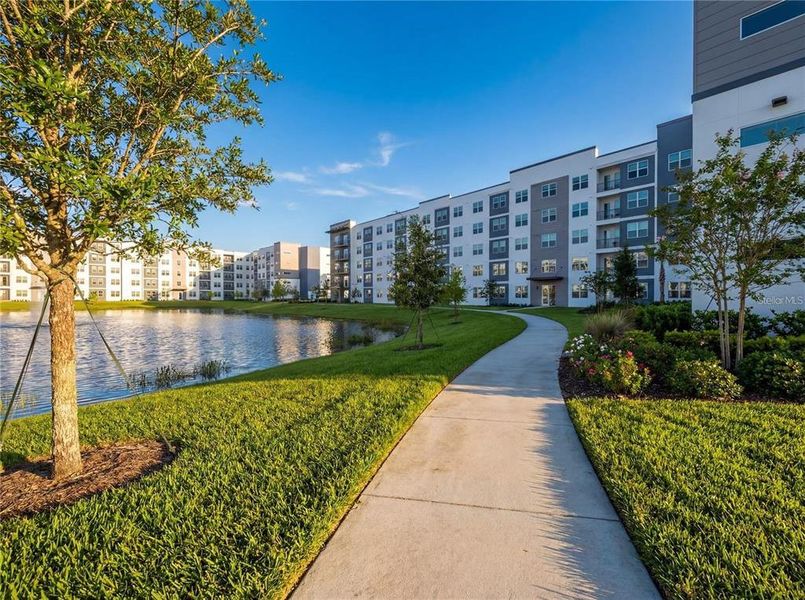 Condo located in Orlando, FL showcasing its design and architecture (Image 16).