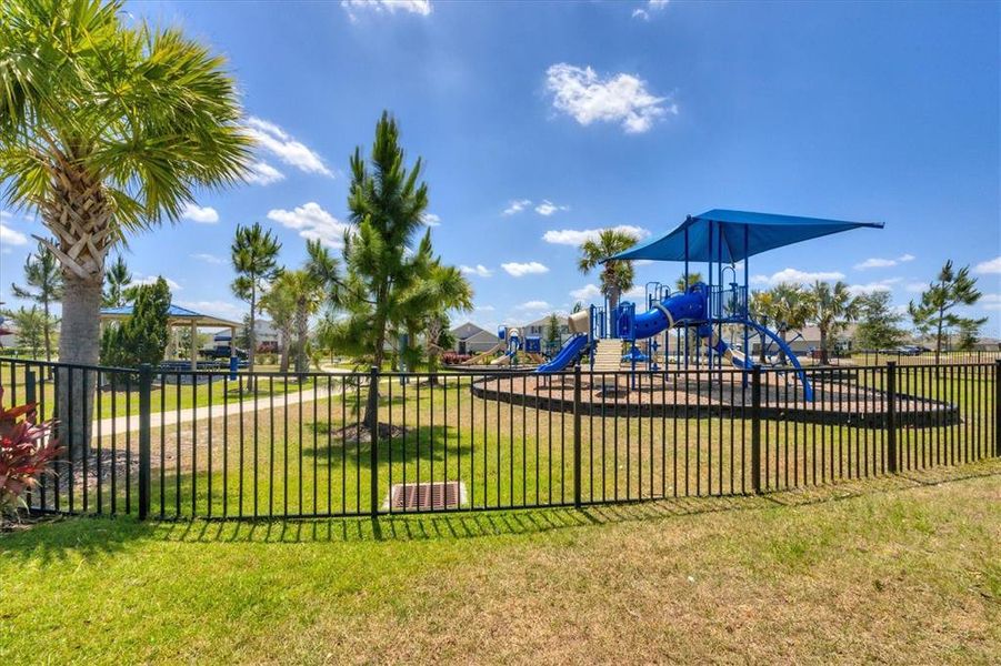 Community amenities in Bella Lago, Parrish (Image 31).