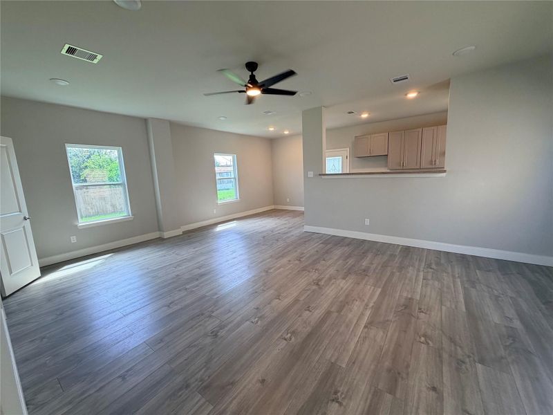 Spacious, unfurnished interior of a new home in , Baytown (Image 14).