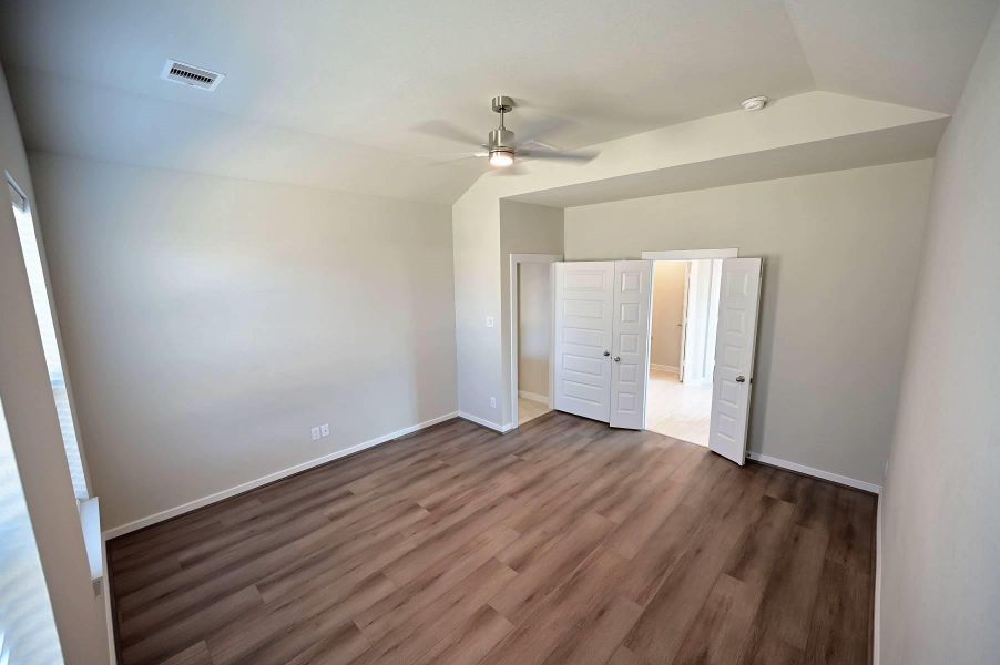 Spacious, unfurnished interior of a new home in Oakwood, Tomball (Image 17). Spacious, unfurnished interior of a new home in Oakwood, Tomball (Image 17).