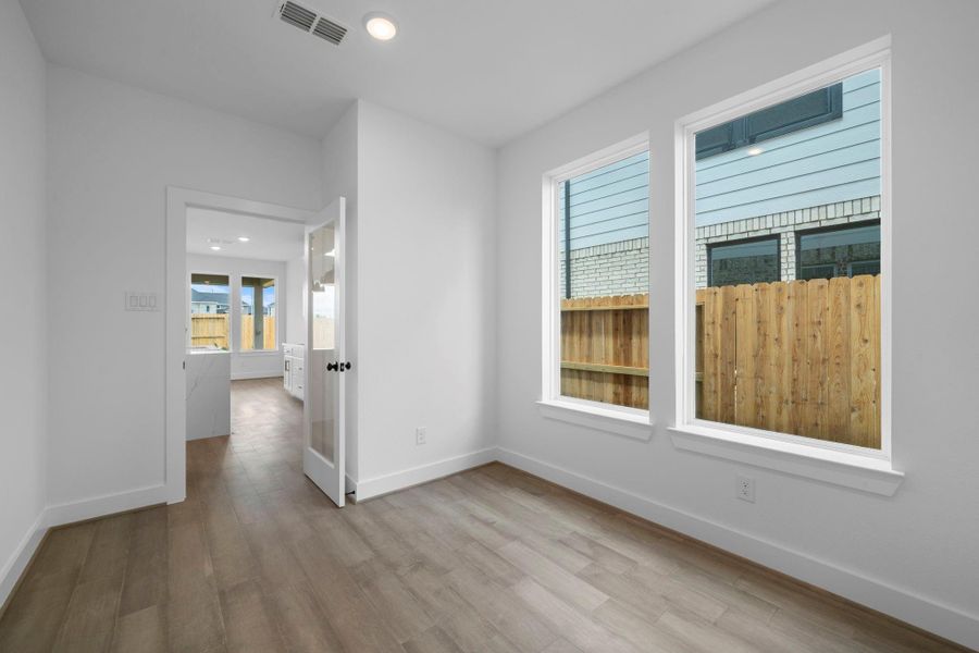 *REPRESENTATIONAL PHOTO* Stylish Pocket Workstation Perfect For Daily Tasks *REPRESENTATIONAL PHOTO* Stylish Pocket Workstation Perfect For Daily Tasks