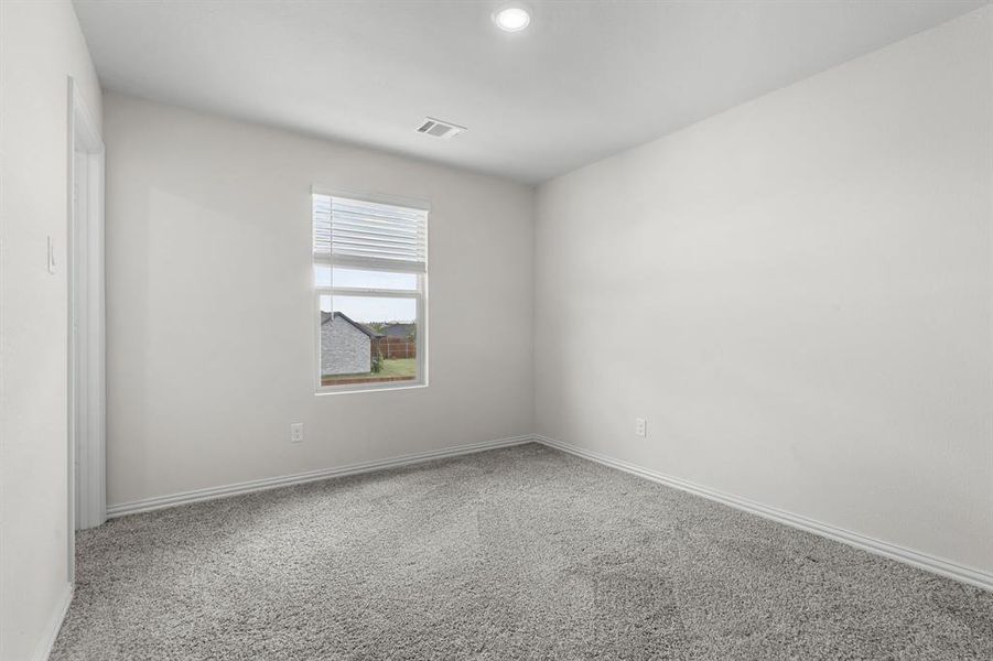 Spacious, unfurnished interior of a new home in Cibolo Hills, Fort Worth (Image 18). Spacious, unfurnished interior of a new home in Cibolo Hills, Fort Worth (Image 18).