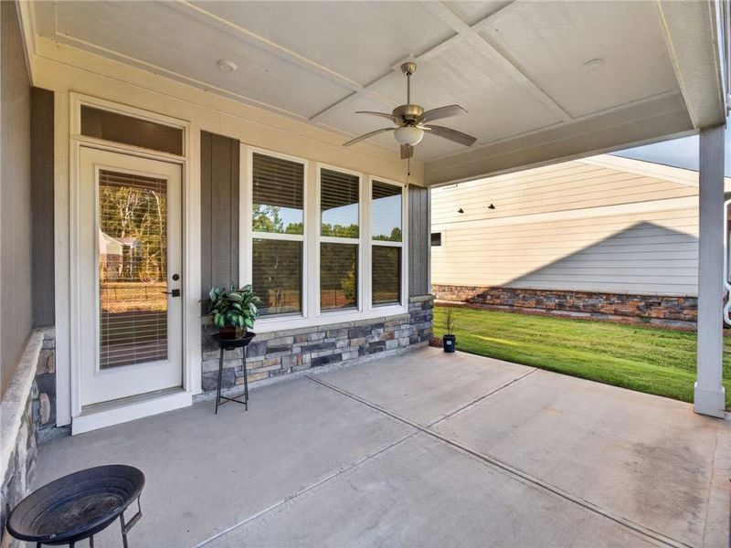 Exterior details and patio area of a home in Laurel Farms, Dallas (Image 25).