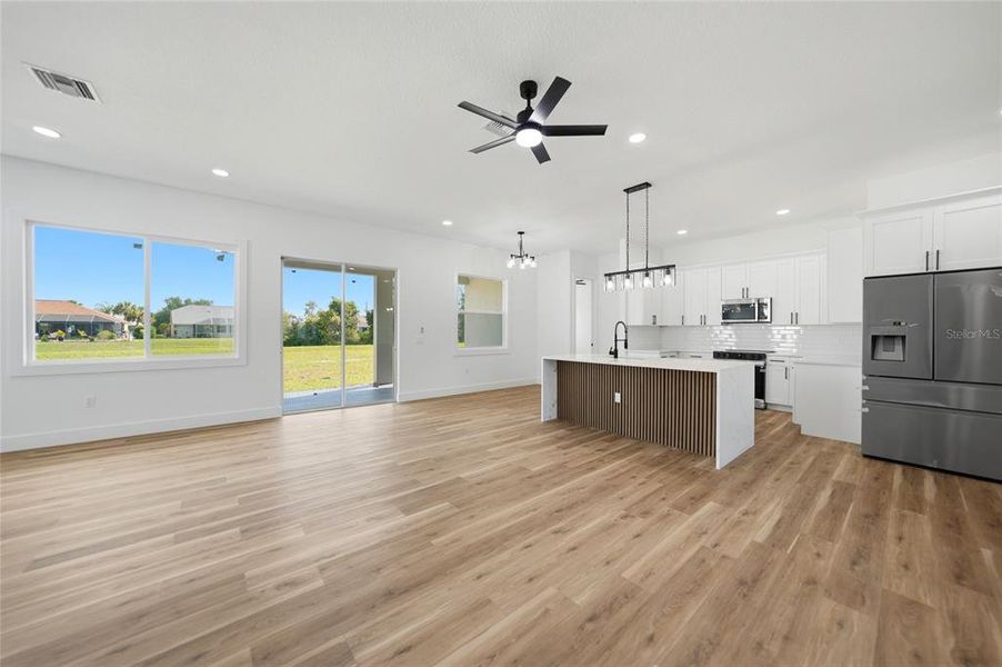 Spacious, unfurnished interior of a new home in , Punta Gorda (Image 35).