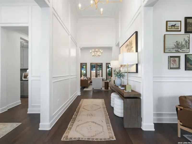 Furnished interior view inside a new home in , Alamo Heights (Image 9).