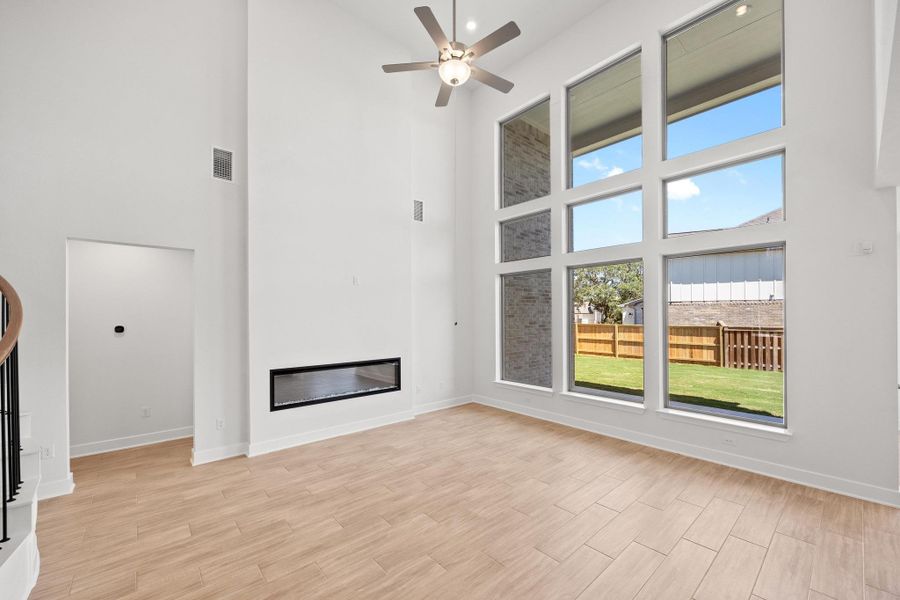 Spacious, unfurnished interior of a new home in Parmer Ranch, Georgetown (Image 16).