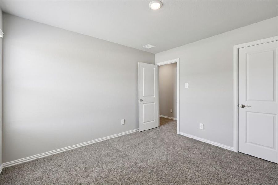 Spacious, unfurnished interior of a new home in Westmoor, Sherman (Image 27).