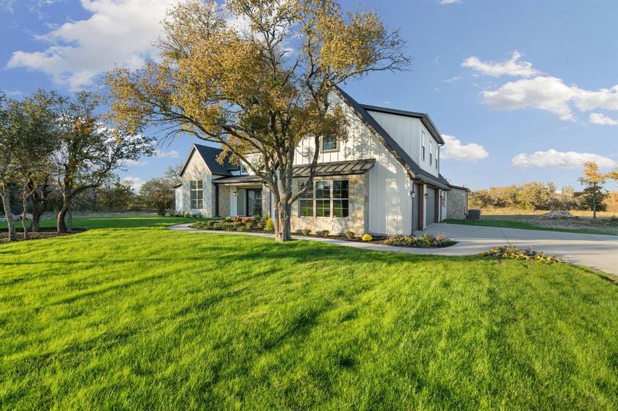 Exterior details and patio area of a home in , Weatherford (Image 23).