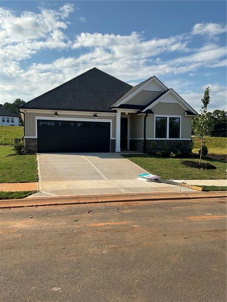 Image 7 of a home in Eagle Creek. Image 7 of a home in Eagle Creek.