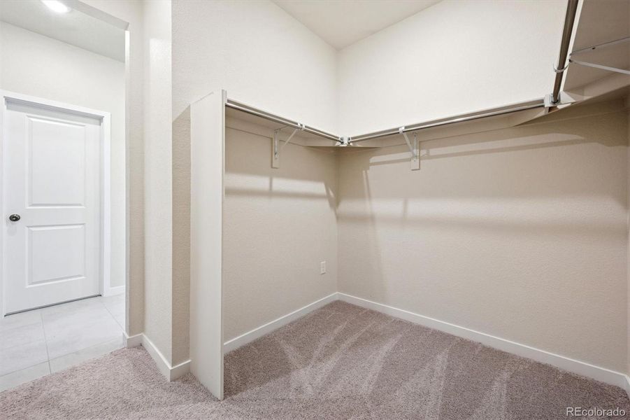 Spacious, unfurnished interior of a new home in The Aurora Highlands, Aurora (Image 12).