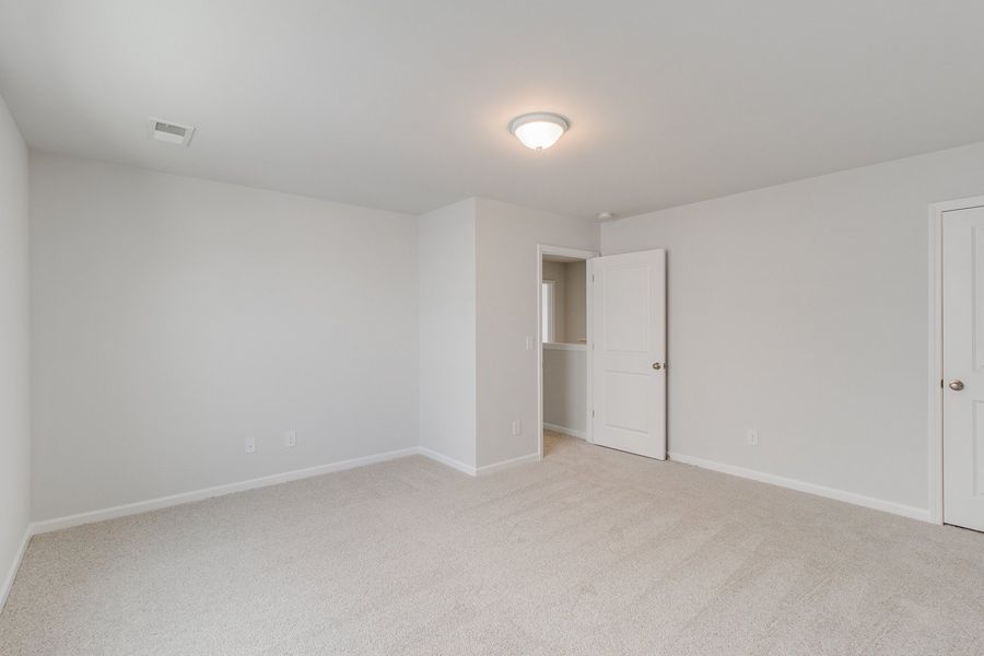Spacious, unfurnished interior of a new home in Winston Point, Gilbert (Image 22).