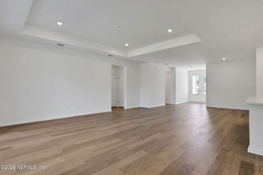 Spacious, unfurnished interior of a new home in , Green Cove Springs (Image 22).