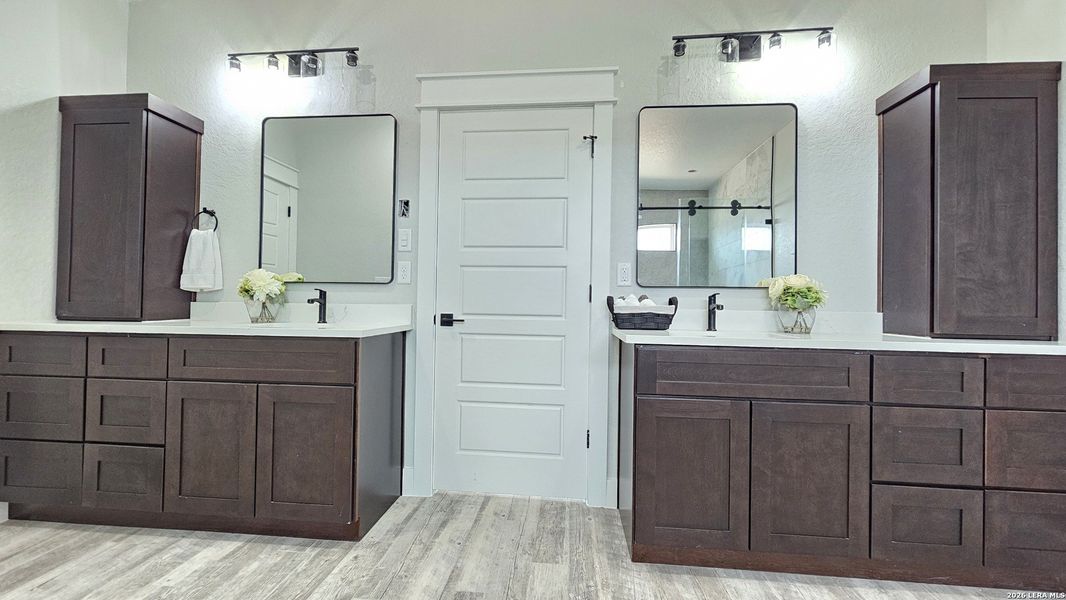 Furnished interior view inside a new home in , La Vernia (Image 5).