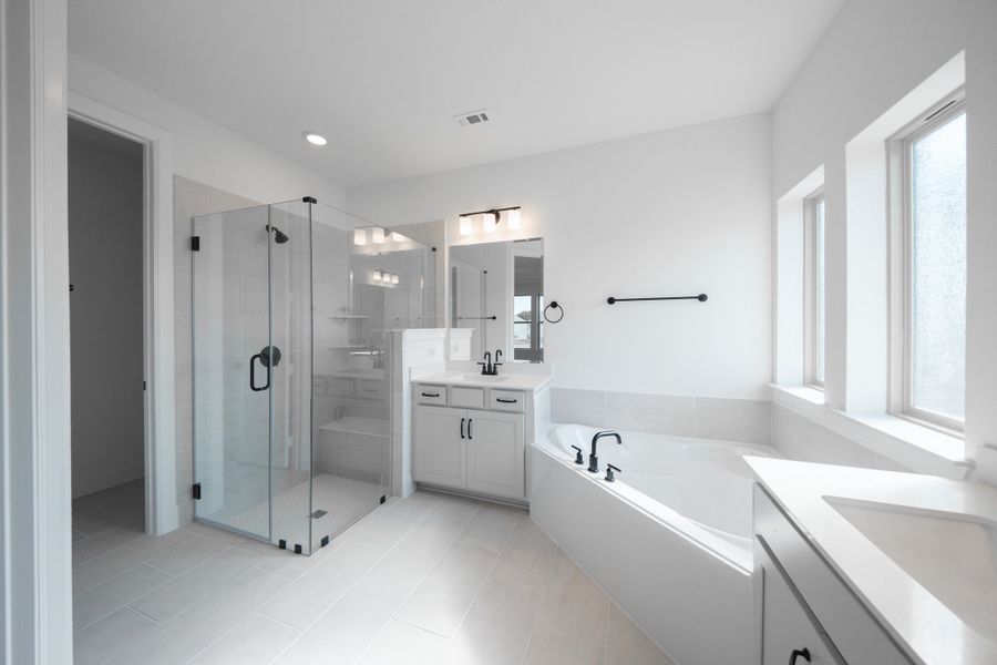 Furnished interior view inside a new home in Heath Golf and Yacht Club, Heath (Image 8).