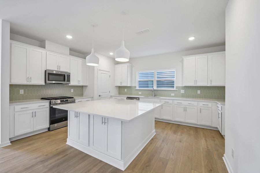 Representative images and renderings are for illustrative purposes. Actual structural options and design finishes of home may vary. Representative images and renderings are for illustrative purposes. Actual structural options and design finishes of home may vary.