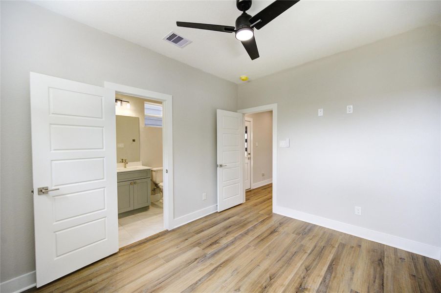 Spacious, unfurnished interior of a new home in , Houston (Image 11).