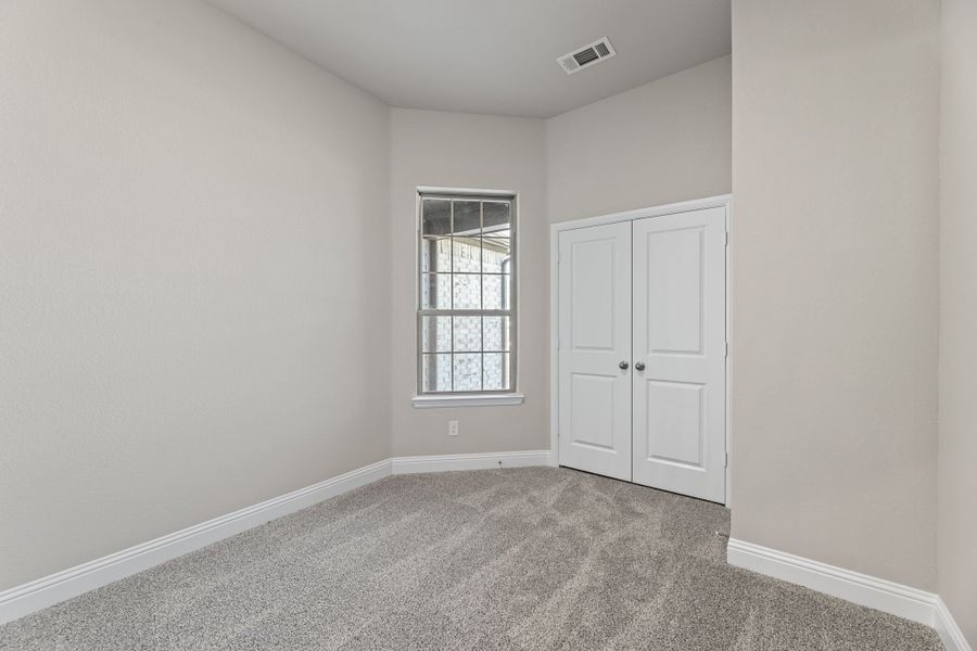 Spacious, unfurnished interior of a new home in Fair Oaks, Bridgeport (Image 33).